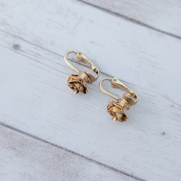 Vintage Clip On Earrings Gold Tone Dainty Rose with Faux Pearl Center - Picture 4 of 7